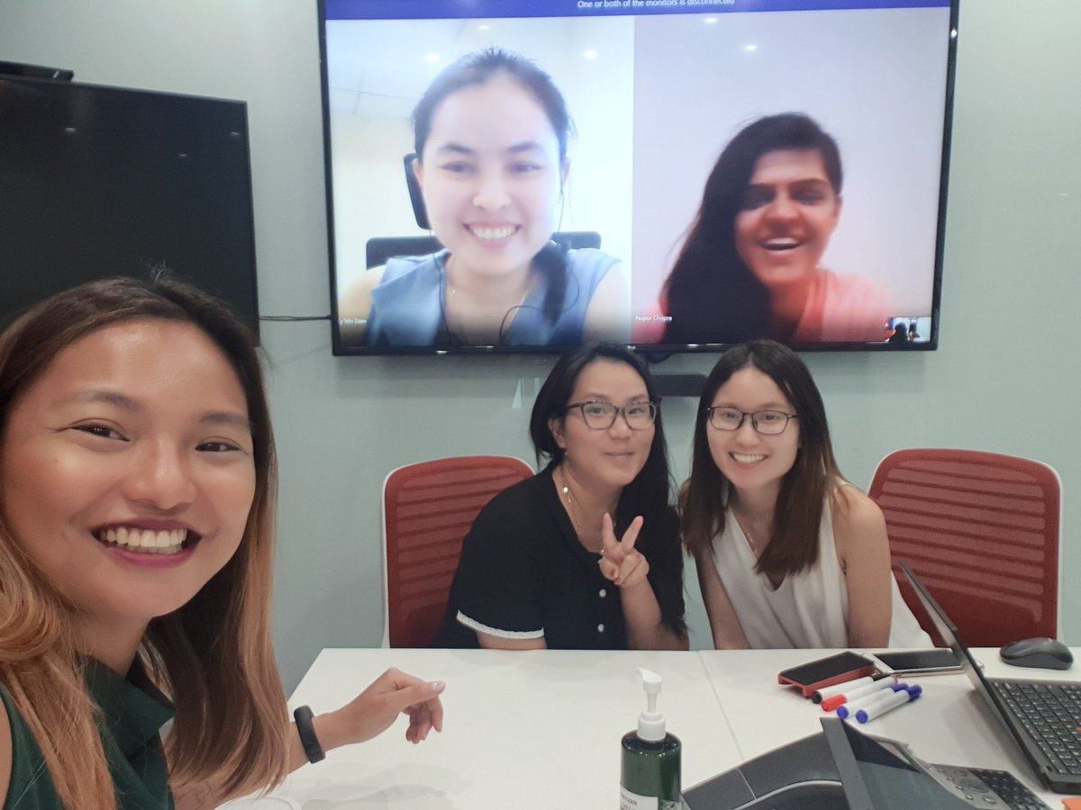 lailango's tweet photo. Today's new normal when it comes to team meetings. #TeamsLife https://t.co/ZKpLtbuEJh