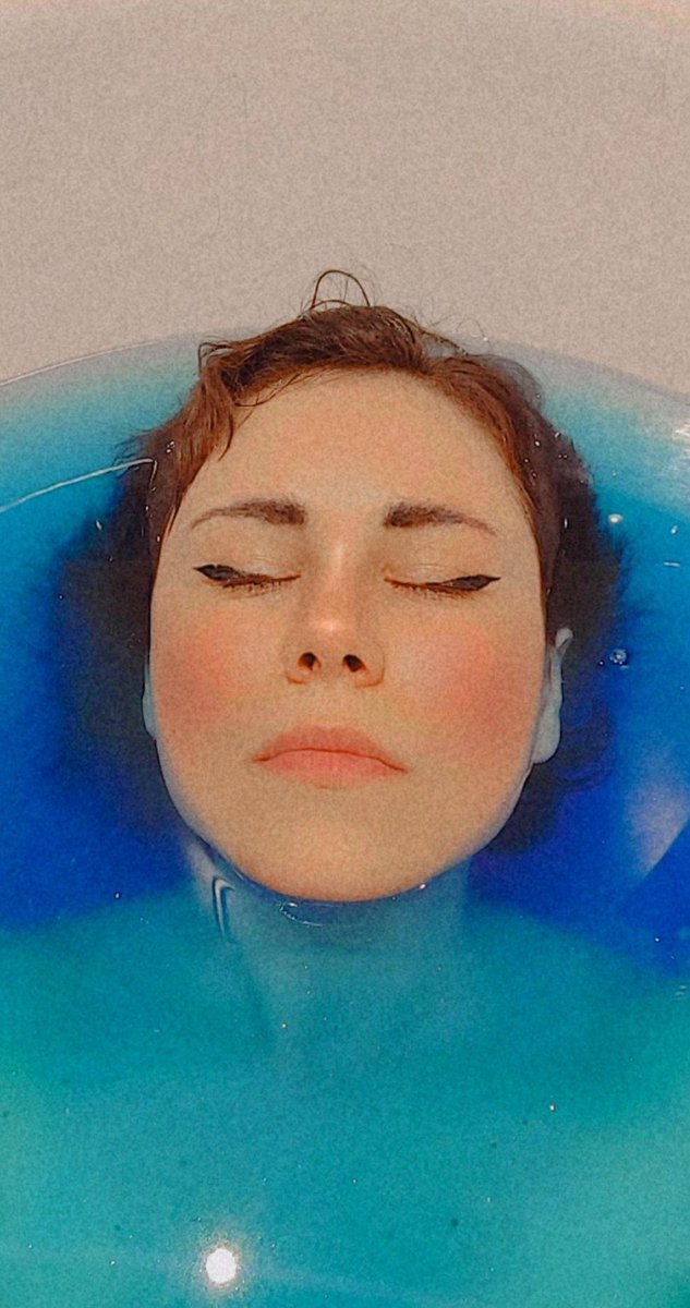 Lauzlanille's tweet photo. #Intergalactic #bathbom #Lush 🌌✨ 

I know It's not really newfungled but 10 years unable to take a 'bath' (always showers) and also being 🌛 INTERGALATIC 🌜 of course it was fucking relaxing and amazing. https://t.co/XKxrugvkfq