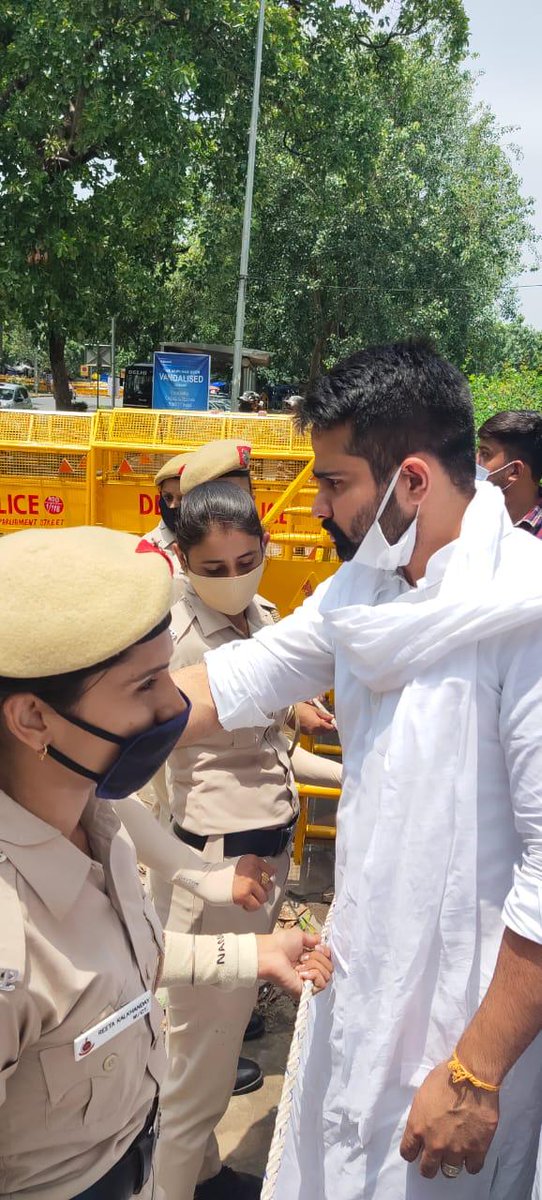 AkshaySharmaOrg's tweet photo. You go start sitting in Parliament, we will sit for exams @HRDMinistry 
@DrRPNishank if it's that safe. Stop hiding. Come out and face students protesting outside your well sanitized office.
#WakeUpMHRD #NoExamsInCovid19 #cancelfinalyearexam https://t.co/jFHhWa94vW