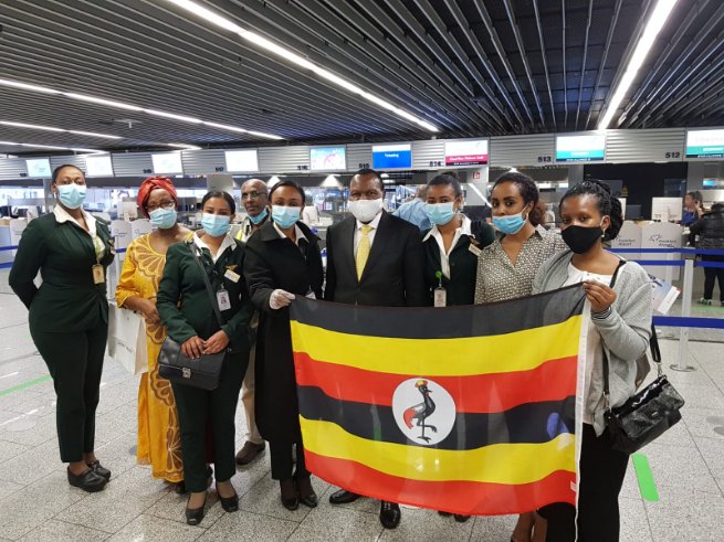 UgandaMFA's tweet photo. IN PICTURES : OFFICIALS OF THE UGANDA EMBASSY IN BERLIN SEEING OFF UGANDANS AND LEGAL RESIDENTS WHO WERE STRANDED IN #GERMANY, #POLAND, #AUSTRIA, & THE VATICAN DUE TO THE COVID-19 PANDEMIC
#WelcomeHome #MOFADelivers #StaysafeUG #RepatriationUG https://t.co/BZcnoWpA8D