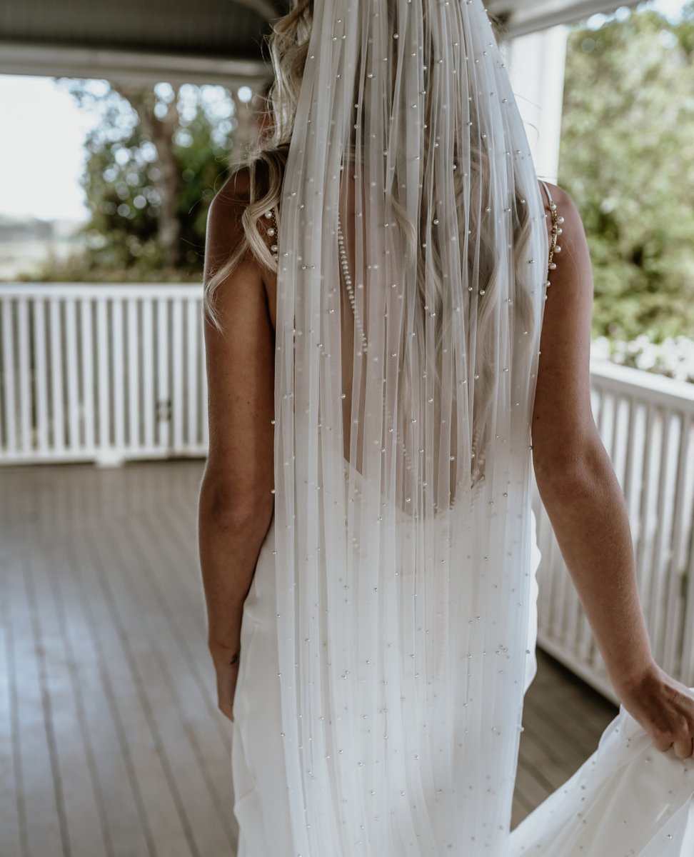 Graceloveslace's tweet photo. Not a veil kind of girl? Think again...

#GLLBride Stacey wears the SUMMER Gown with the PEARLY LONG Veil, a match made in heaven!

Have a question? Chat to our Head Online Stylist Kate via DM or email us info@graceloveslace.com we are hear 24/7 to help!
⁠
⁠#graceloveslace https://t.co/gFsKNXr0vE