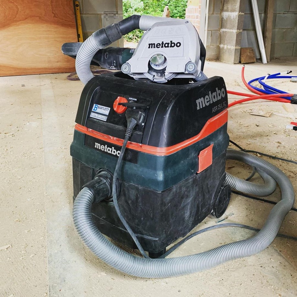 Chasing machine time for Bartletts Electrical ✅

#electrician #metabo #chase #bigboystoys #tool #sparkie #powertools #wallchaser #wallchasing #electriciantools