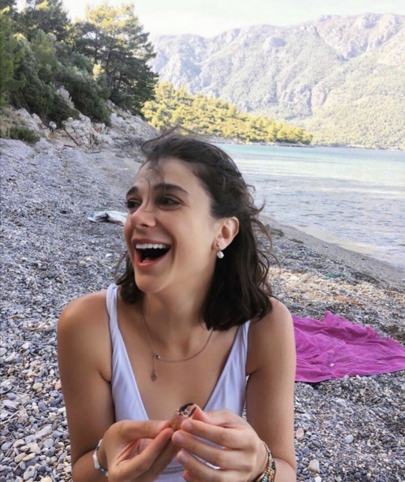 saltsapientia's tweet photo. Bir kadını sokak ortasında dövebilir hatta öldürebilirsin. Ama öpersen toplum buna tepki gösterir. Çünkü değerleri olan bir toplumuz. 

#pinargultekin https://t.co/6RSxVcXYuZ