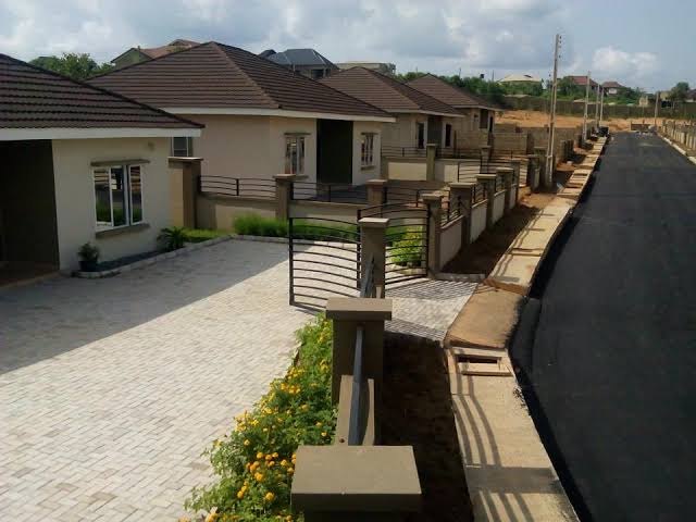 4. AkoboMany civil servants and academics built their houses in this area as it is one of the new and relatively undeveloped parts of Ibadan.Many houses here are <15 years old, and electricity here is above average given the presence of army and airforce barracks in the area.