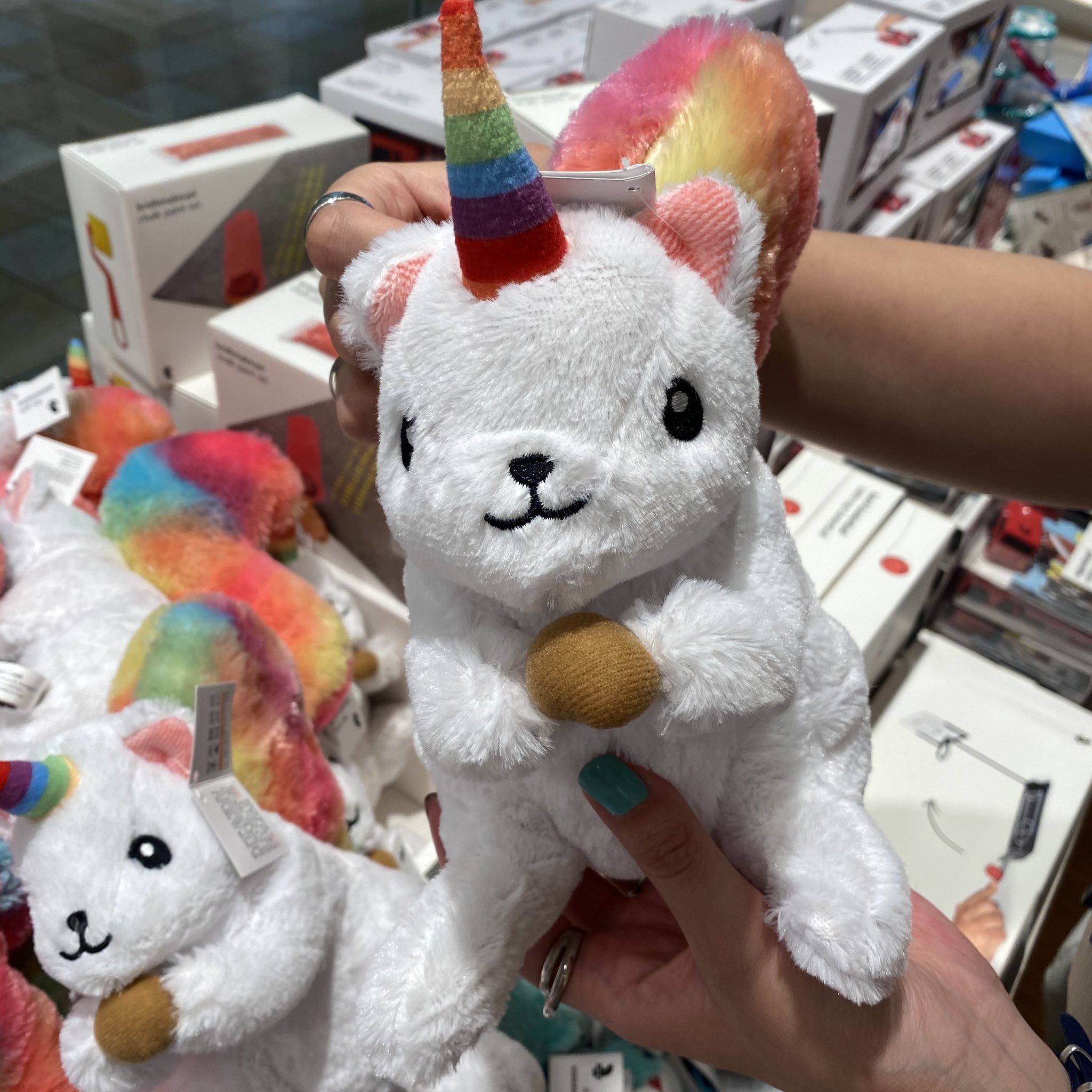 Flying Tiger Japan この度はフライング タイガー コペンハーゲンのぬいぐるみ リス について 楽しいツイートをありがとうございました マンネですか でしたら ボックスの中にいるリスたちは間違いなくマンネラインですw またのご来店をお待ちしてい