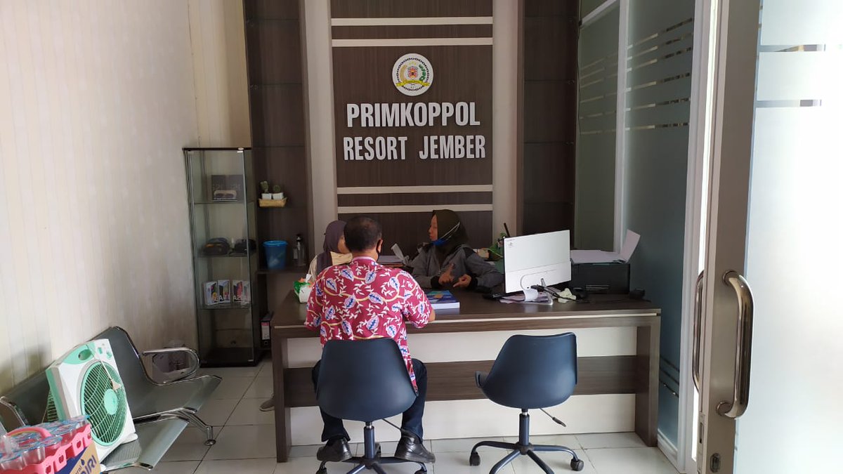 Fahrul465's tweet photo. Pendataan terkait update data ODS berdadarkan RAT tahun buku 2019 pada PRIMKOPPOL RESORT JEMBER.
#penyuluhkoperasi
#ppklkemenkopukmri
#ppkljatim
#ppkljember
#aktivatorkoperasi
#koperasikeren https://t.co/WX0v2WFqCy