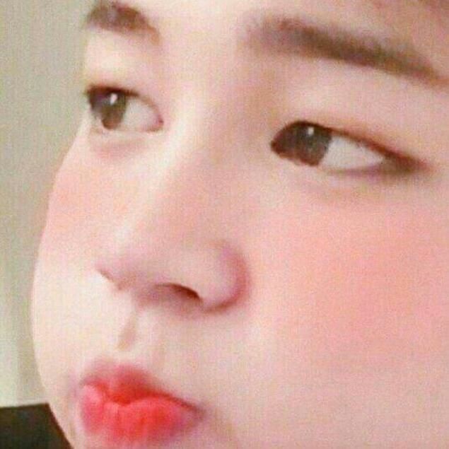 jisoo_minnie's tweet photo. esta personita hermosa no merece odio😐,lo que el necesita es amor el nesesita saber que army nunca lo dejara solo💜#jiminprince el necesita de nuestra ayuda para que se deje de difundir el odio que tiene otras personas hacia a el😟 https://t.co/u5EXzSwZaJ