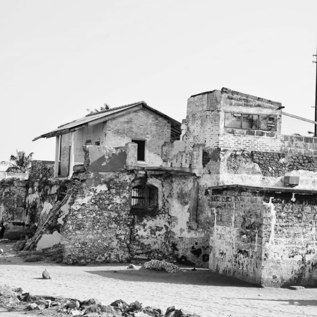 e_enation's tweet photo. Fort Prinzenstein -
Fort Prinzenstein in Keta.  Built by the Danes in 1784. The fort was used as a dungeon to transport slaves to the Caribbean. It was used for that purpose up until 1803. (Ctnue in comment👇🏾👇🏾👇🏾 https://t.co/SCPBFaDDAc