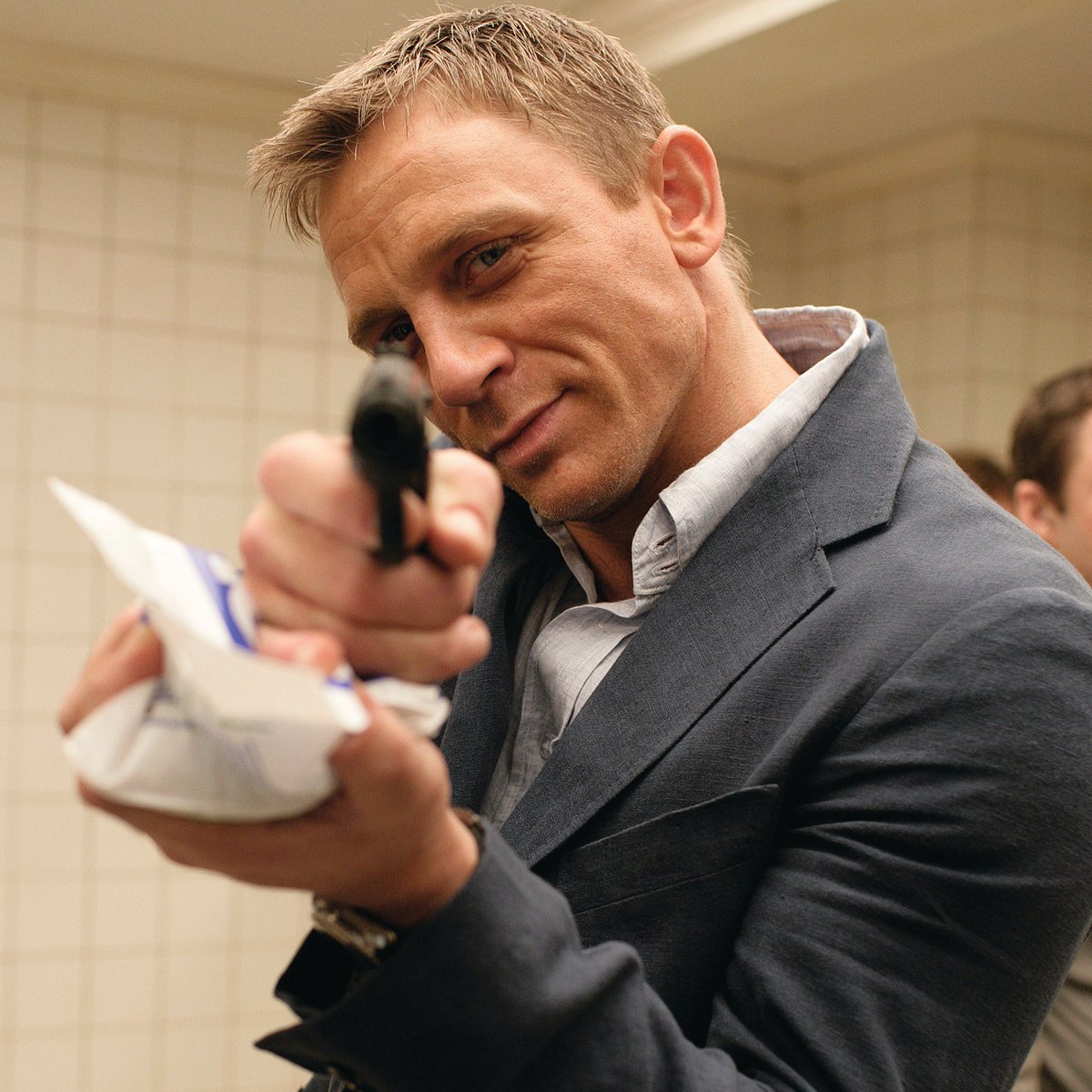 007's tweet photo. Daniel Craig appreciation post. https://t.co/cq8EMAOlvW
