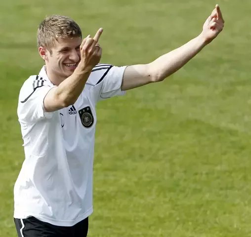  @esmuellert_ as emojis a threadLikes and retweets appreciated