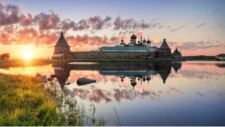 RusEmbSriLanka's tweet photo. Read about seven fascinating 🇷🇺#Russian #island #fortresses🏰 which for centuries protected the country from enemies.
1⃣ #Sviyazhsk
2⃣ #Shlissenburg
3⃣ #Fort Alexander I
4⃣ #Vladivostok Fortress
5⃣ #PorBazhyn
6⃣ #Vyborg castle
7⃣ #Solovetsky Island
🔗https://t.co/fGqU6sXvOa https://t.co/6JEgxTFpNC