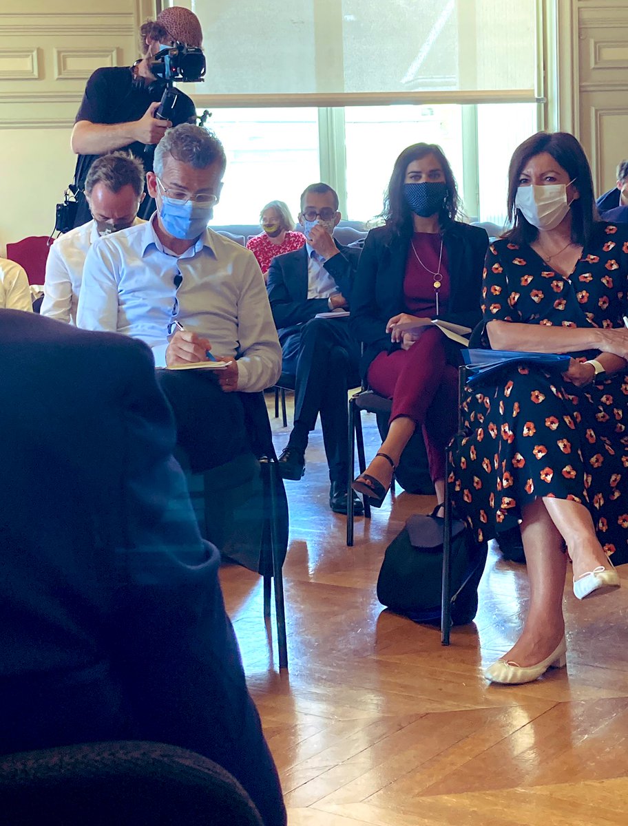 AudreyPulvar's tweet photo. #LaurenceTubiana #ChristopheRobert #JeanJouzel sont là pour appeler les maires de #CitésEnCommun à agir pour la justice sociale et,à travers l’écologie, mieux lutter contre les inégalités.En présence d’@Anne_Hidalgo #emmanueldenis @EricPiolle @Anne_Vignot et bien d’autres. #Tours https://t.co/0v2aBJaA9K