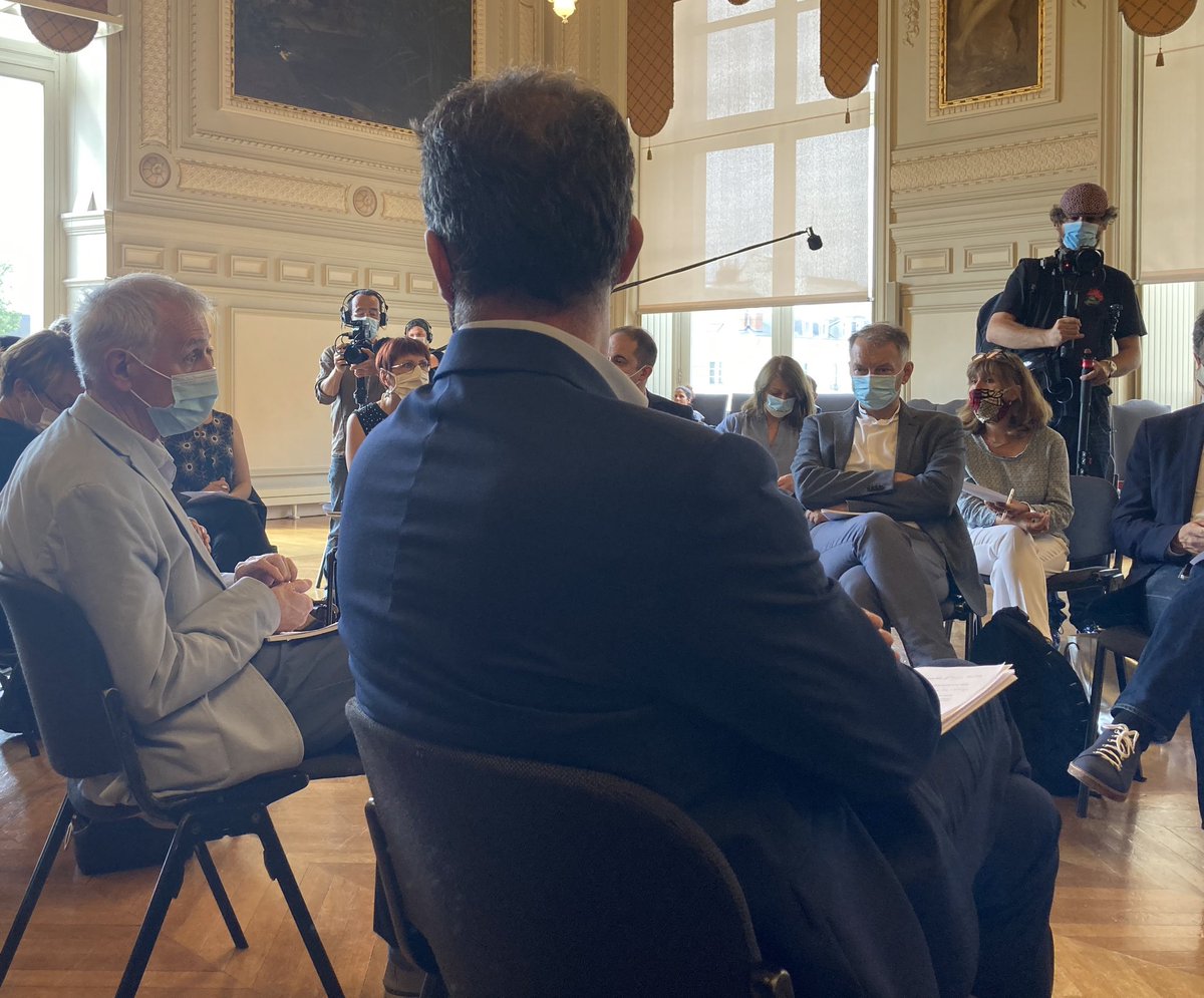 AudreyPulvar's tweet photo. #LaurenceTubiana #ChristopheRobert #JeanJouzel sont là pour appeler les maires de #CitésEnCommun à agir pour la justice sociale et,à travers l’écologie, mieux lutter contre les inégalités.En présence d’@Anne_Hidalgo #emmanueldenis @EricPiolle @Anne_Vignot et bien d’autres. #Tours https://t.co/0v2aBJaA9K