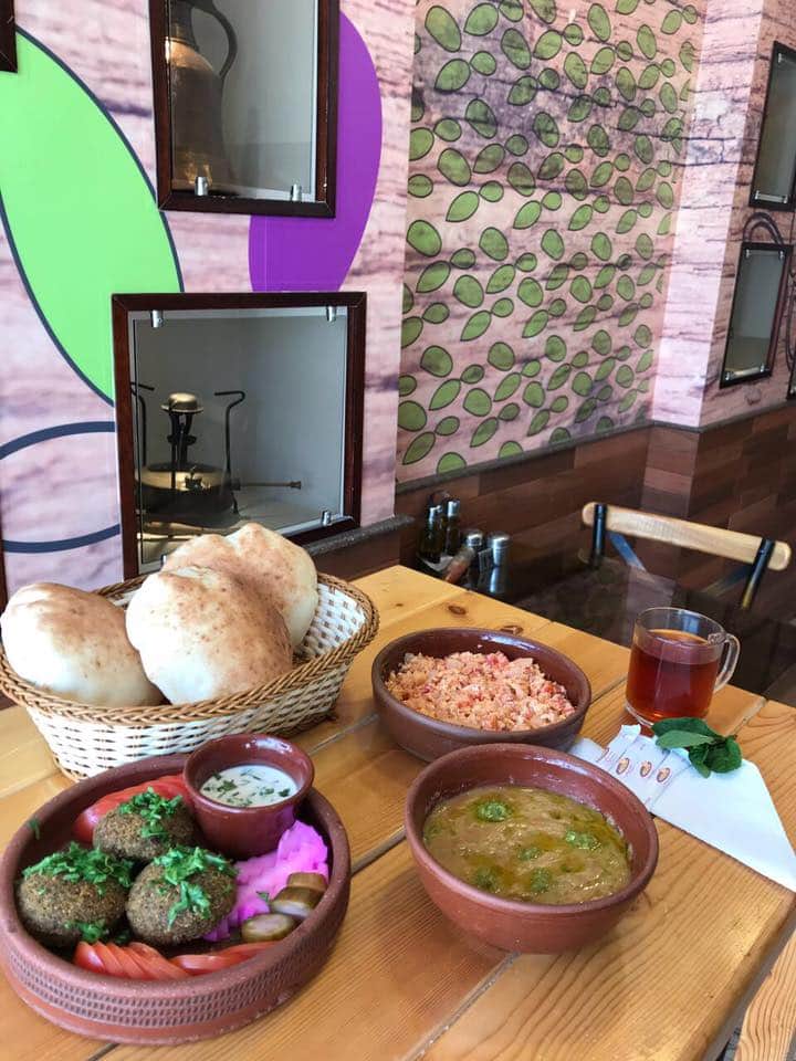 AnwarSheroz's tweet photo. Guys lunch Time its my faverit 
#Filafil with Tahina suce 
#Fool with olives oil 
#SAKSHOKA egg 

#tea with ment ! 

🍂🍀🍂🍀🍂🍀🍂🍀🍂🍀 https://t.co/fYurlOK1Pi