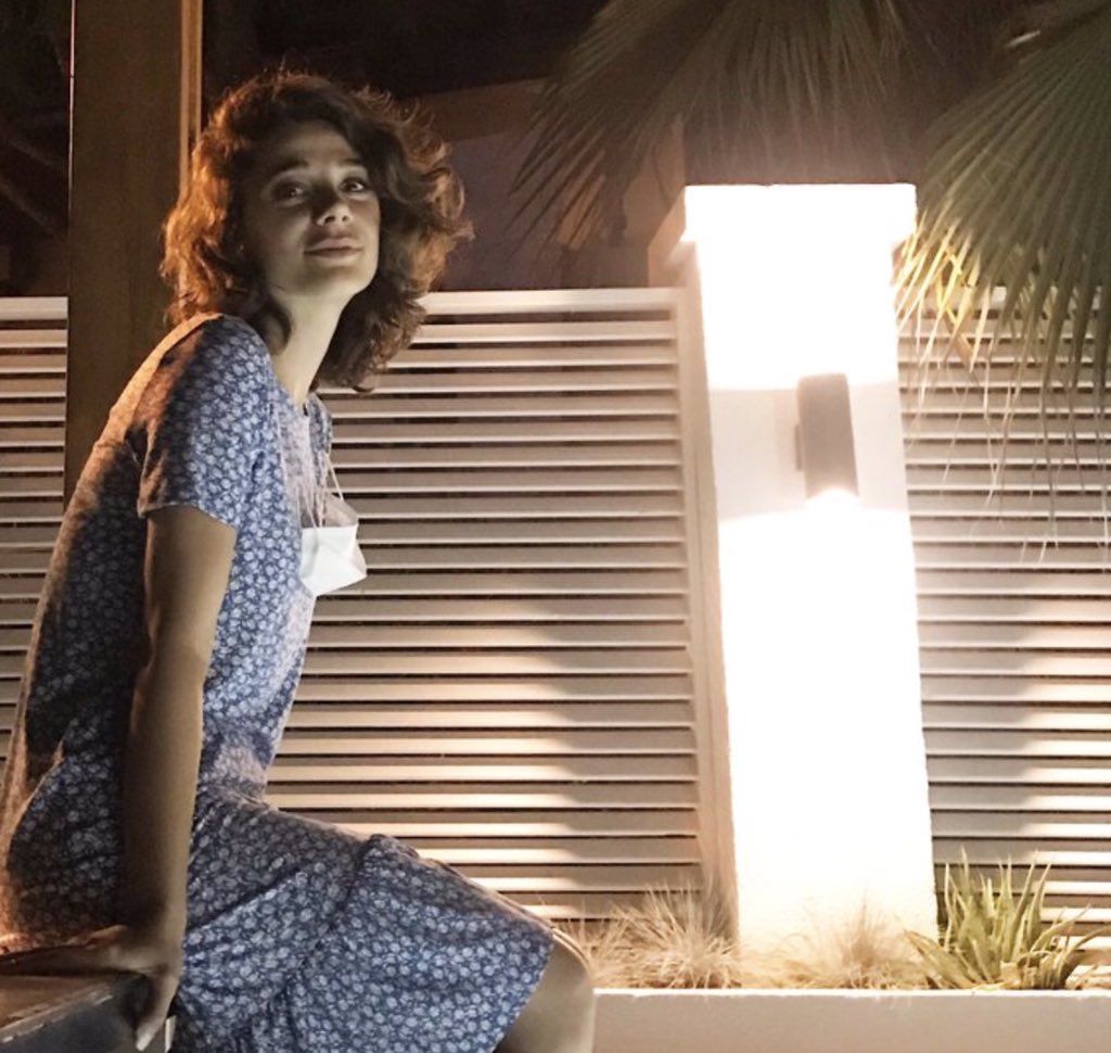 Eğer bi kadınsan seni yakabilirler,kesip konteynıra atabilirler.Belki plazadan aşağı atılırsın ya da evinin önünde bıçaklanırsın.Olmadı ortalık yerde kör kurşunu sıkarlar ya da ormanda boğup varilin içine koyarlar.Çünkü en ucuz şey insan hayatı sense bi kadınsın.
#pinargultekin