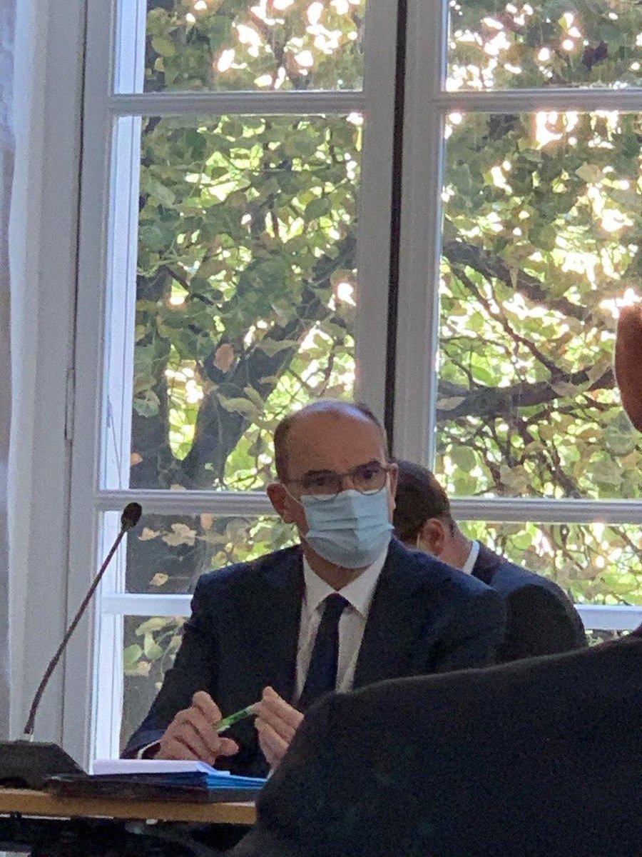 SophieMette1's tweet photo. Le @GroupeMoDem de députés reçoit aujourd'hui le Premier ministre @JeanCASTEX et le ministre des relations avec le parlement @MFesneau. 
Un échange convivial et important pour préparer les travaux qui animeront l'exécutif et le législatif au cours des 600 prochains jours https://t.co/ZmxGBEs8K5