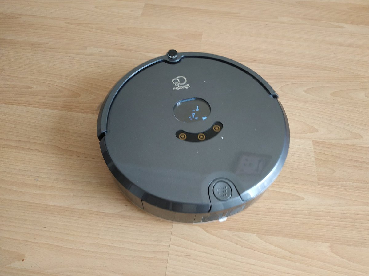 taner_cemal's tweet photo. İmkanı olanlara tavsiye ederim. Hem süpürüyor hem paspaslıyor. #Robogil robot süpürge. https://t.co/NkA8hqKDv3 https://t.co/fO7LNhBl9H