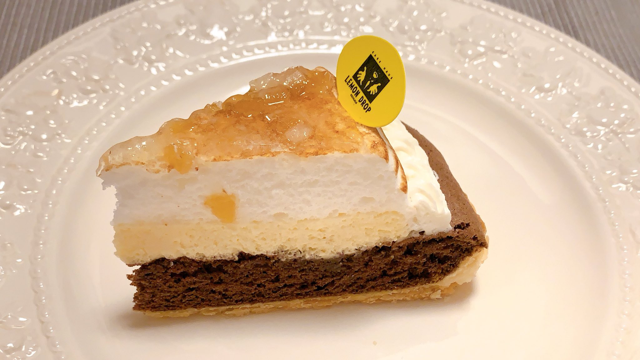 Yuya レモンドロップでケーキ レモンケーキはイノダコーヒのレモンパイと同じくらい美味しい T Co Pmpwskkzsh Twitter