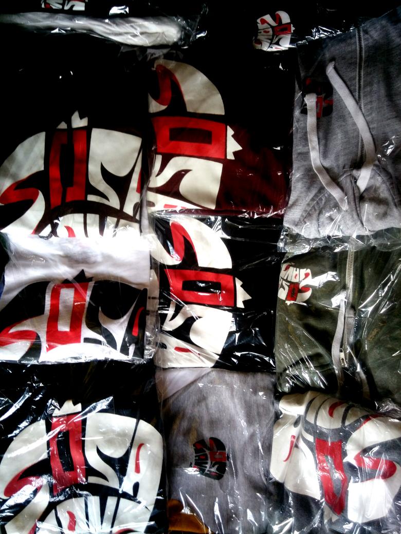 venum237's tweet photo. On y est bonjour à tous Vêtements de marque SOSAGANG officieusement disponible sur Commande uniquement pour l'instant🙏 Shooting photo prévu avec les 100 premiers acheteurs🏦 dès la semaine prochaine puis lancement officiel sweat-shirt t-shirt survettes contactez nous #SOSAGANG https://t.co/TBFvO80rJ8