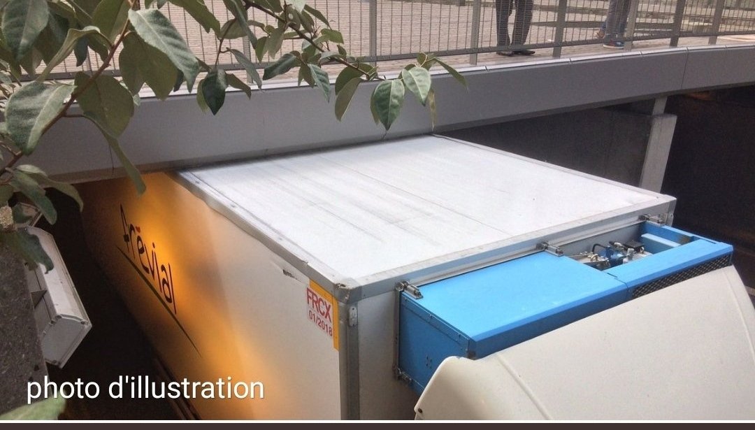 PoliceNat76's tweet photo. [#CirculationPerturbee]

Un camping car est bloqué sous la trémie du rond point de la motte @Rouen
Circulation perturbée dans le sens, Rouen ➡ Paris, notament sur la Sud 3.

Restez prudents. https://t.co/AAqBJ4m0i1