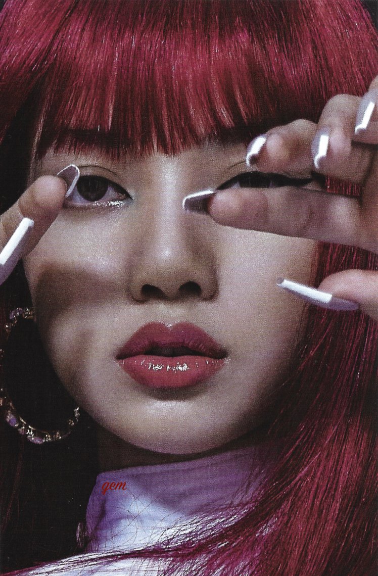 lisamygem's tweet photo. [SCAN] HYLT 블랙핑크 리사  #LISA #리사 #BLACKPINK #블랙핑크 
@BLACKPINK https://t.co/MVOUaxlBAo