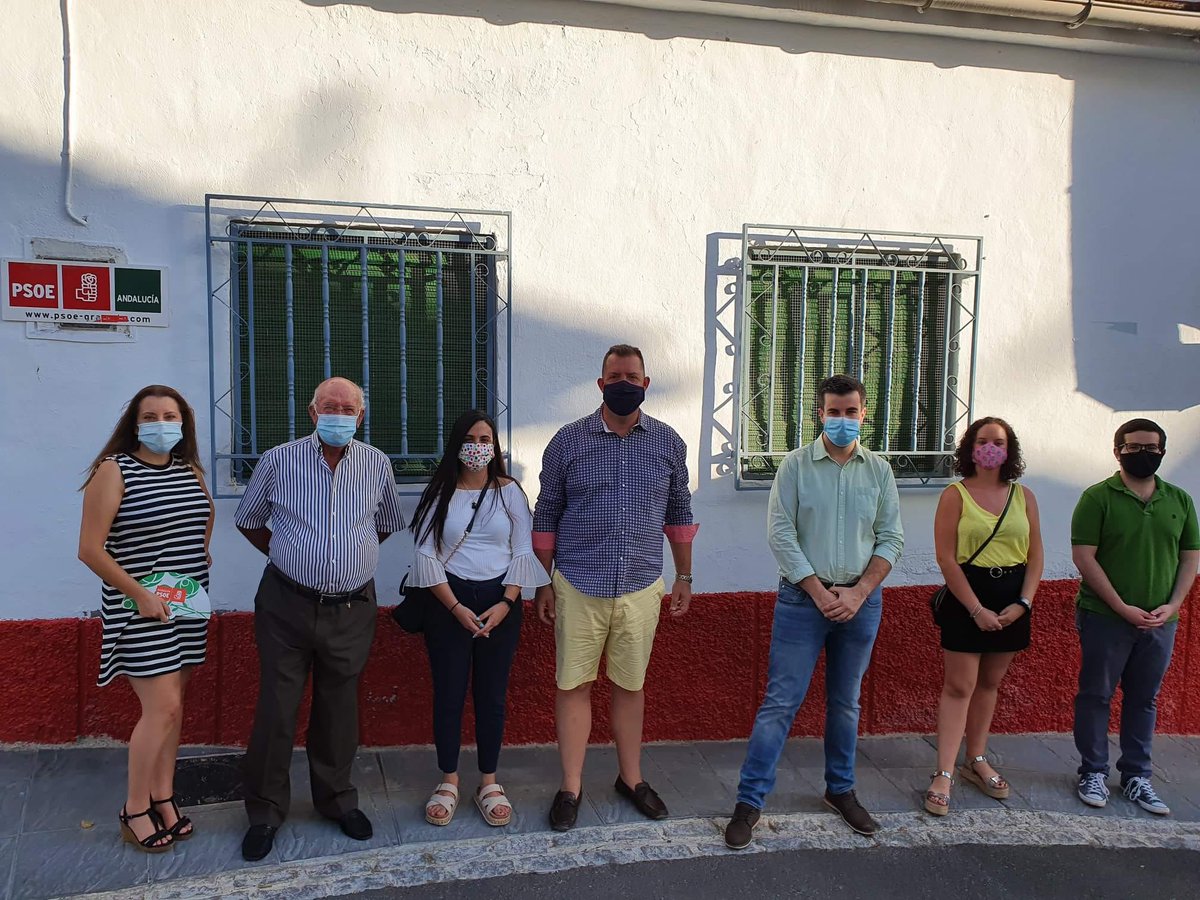 PsoeGranada's tweet photo. 📝@PSOEAlhendin renueva su Ejecutiva local con Josué Yáñez como secretario general.
Las y los socialistas aspiran a fortalecer esta agrupación para hacer del @PsoeGranada  una alternativa de gobierno con un proyecto progresista. 
Ánimo y buen hacer ! 🌹 https://t.co/JLEEQucgdo