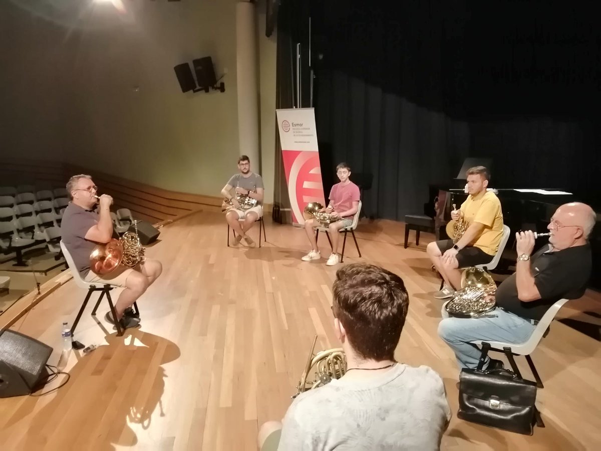 Siguen los cursos EsmarMusic Valencia 2020. 
Hoy, nuestro compañero Luis Martinez ha dado una charla sobre UpSound a los alumnos de Bernardo Cifres, quien también utiliza UpSound en su día a día. Gracias, chicos!!!