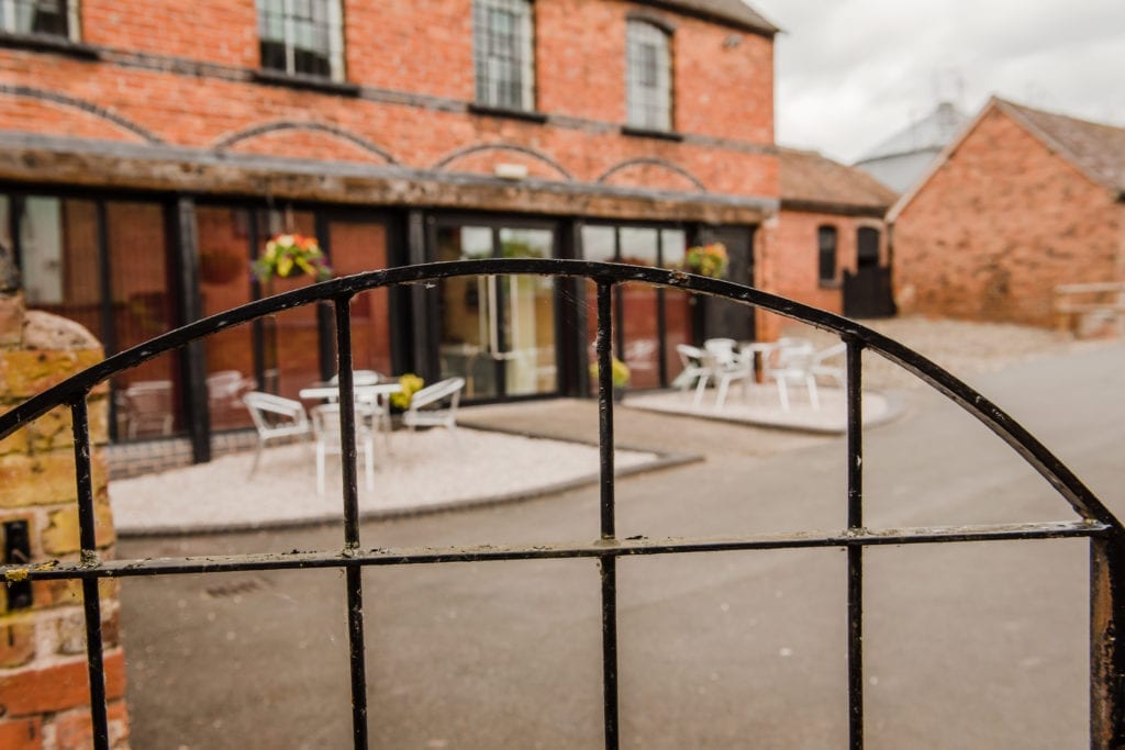 Monkhousemeet's tweet photo. When the weather is this beautiful you have the opportunity to take your #workplacehub #workfromhome #team out into the open at Monkhouse Granary. We are located in a #quiet #location on the outskirts of #shrewsbury #shrewsburybusiness #shropshirebusiness #shropshiresmallbusiness https://t.co/ASialJmKPf