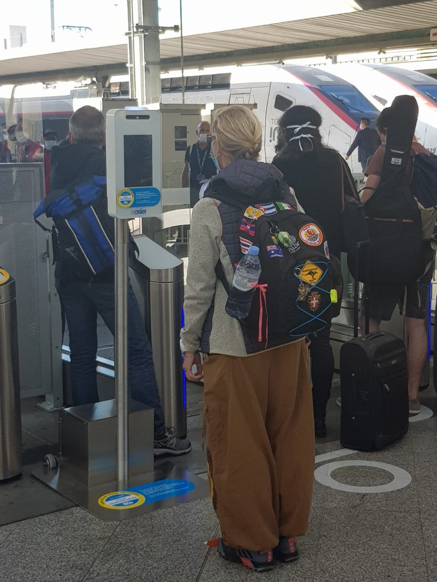 alainkrakovitch's tweet photo. Un nouveau dispositif en expérimentation pour les clients volontaires @TGVINOUI : la borne santé, pour vérifier votre température (caméra thermique). 
En test Gare de Lyon (puis Montparnasse &amp; Gare de l’Est).
Être prêt en cas de nouvelle vague #COVIDー19 est notre responsabilité. https://t.co/fMw1xj3qDV