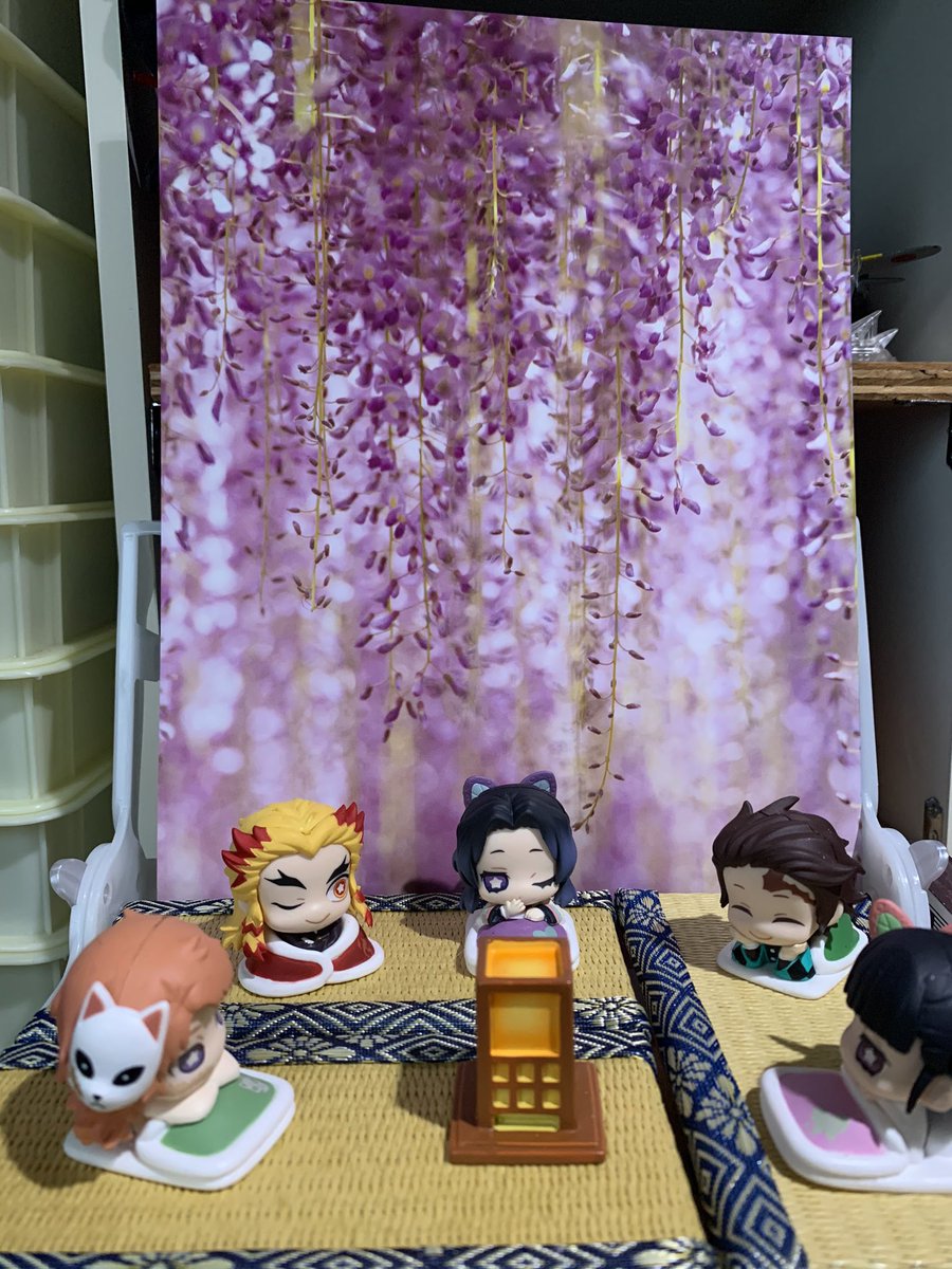ট ইট র ディープステートに操られている卑しい逆コナンガンプラおじさん 仮 鬼滅の刃 100均 Seria セリア 玩具野郎 セリアに藤の花の背景があったので設置してみました W このガチャの第一弾買い損ねたから痛いな