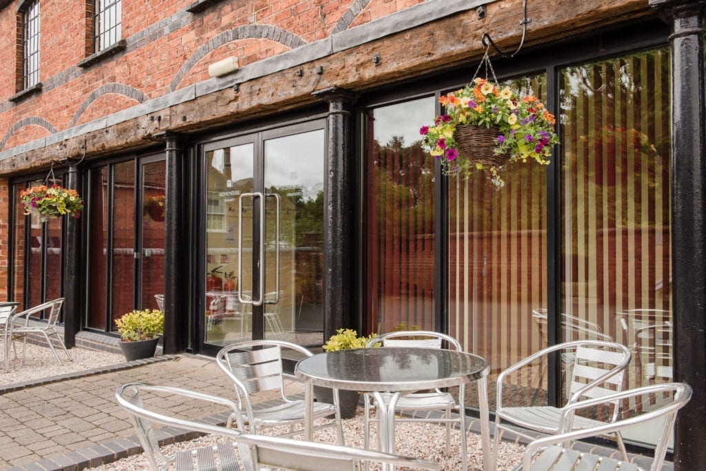 Monkhousemeet's tweet photo. When the weather is this beautiful you have the opportunity to take your #workplacehub #workfromhome #team out into the open at Monkhouse Granary. We are located in a #quiet #location on the outskirts of #shrewsbury #shrewsburybusiness #shropshirebusiness #shropshiresmallbusiness https://t.co/ASialJmKPf