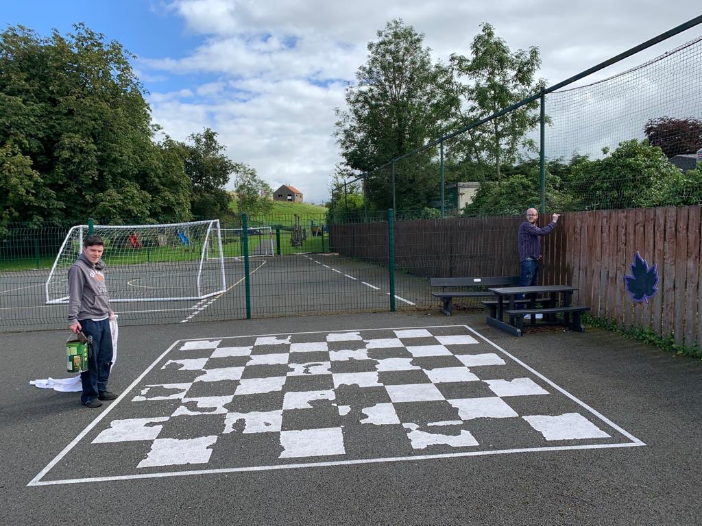 FOutlooks's tweet photo. Yesterday our young people volunteered their time in the local community to paint the fence at Ballinamallard Primary School 👏 @ruralaction_ni @FundforIreland https://t.co/mmRfaq0g4x