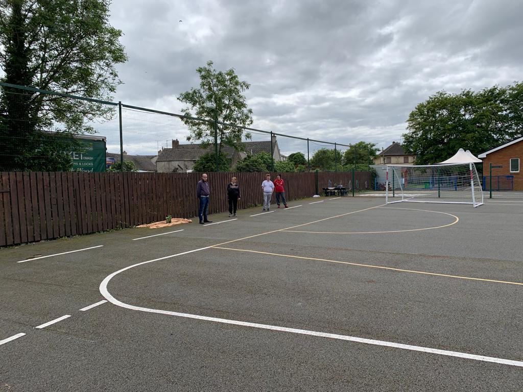 FOutlooks's tweet photo. Yesterday our young people volunteered their time in the local community to paint the fence at Ballinamallard Primary School 👏 @ruralaction_ni @FundforIreland https://t.co/mmRfaq0g4x