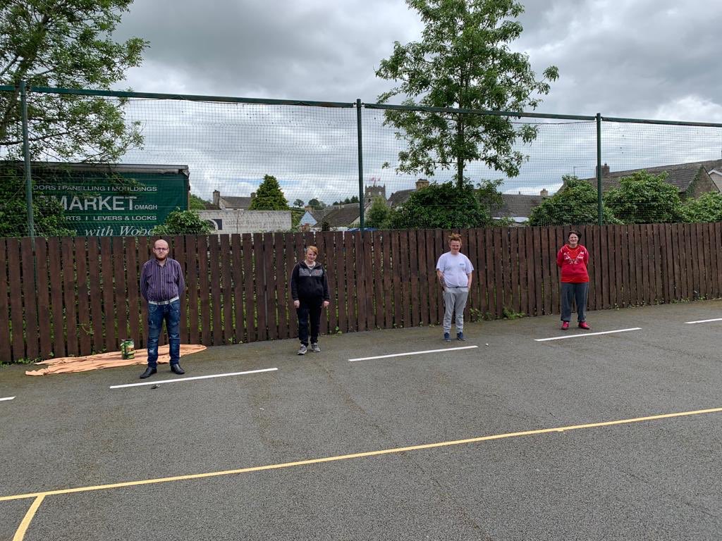 FOutlooks's tweet photo. Yesterday our young people volunteered their time in the local community to paint the fence at Ballinamallard Primary School 👏 @ruralaction_ni @FundforIreland https://t.co/mmRfaq0g4x