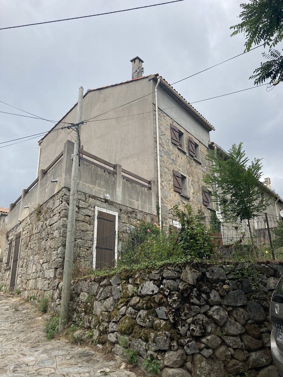 immodecorse's tweet photo. Exclusivité ‼️‼️‼️ Belle maison sur 3 niveaux, en plein cœur de Bastelica 📍 Plus d’infos sur notre site : https://t.co/x7PXYsbxDN    #corse #immobilier #secic #bastelica https://t.co/HhQCEzWxCZ