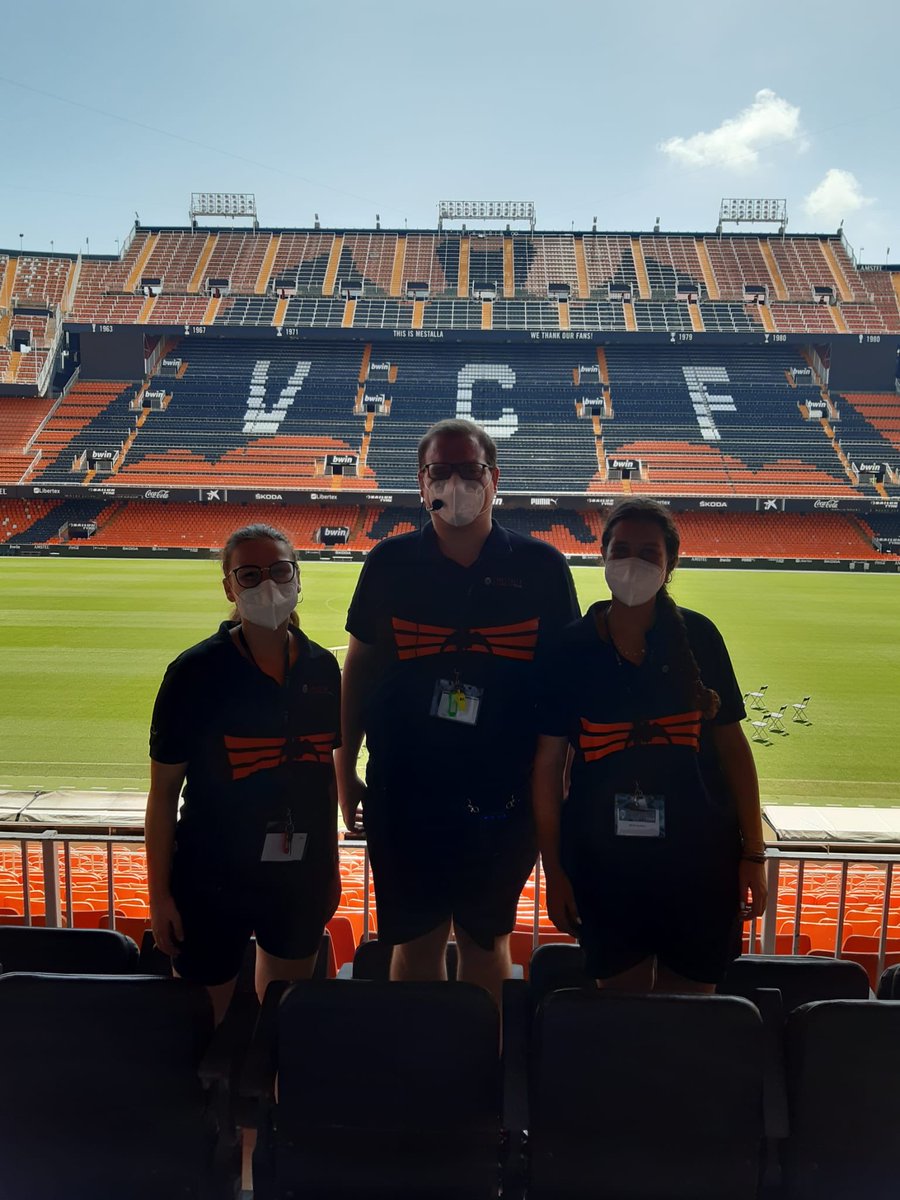 De vuelta en el #tourmestalla con una visita especial de voluntarios de la <a href="/CruzRojaEsp/">Cruz Roja Española</a> ❤️