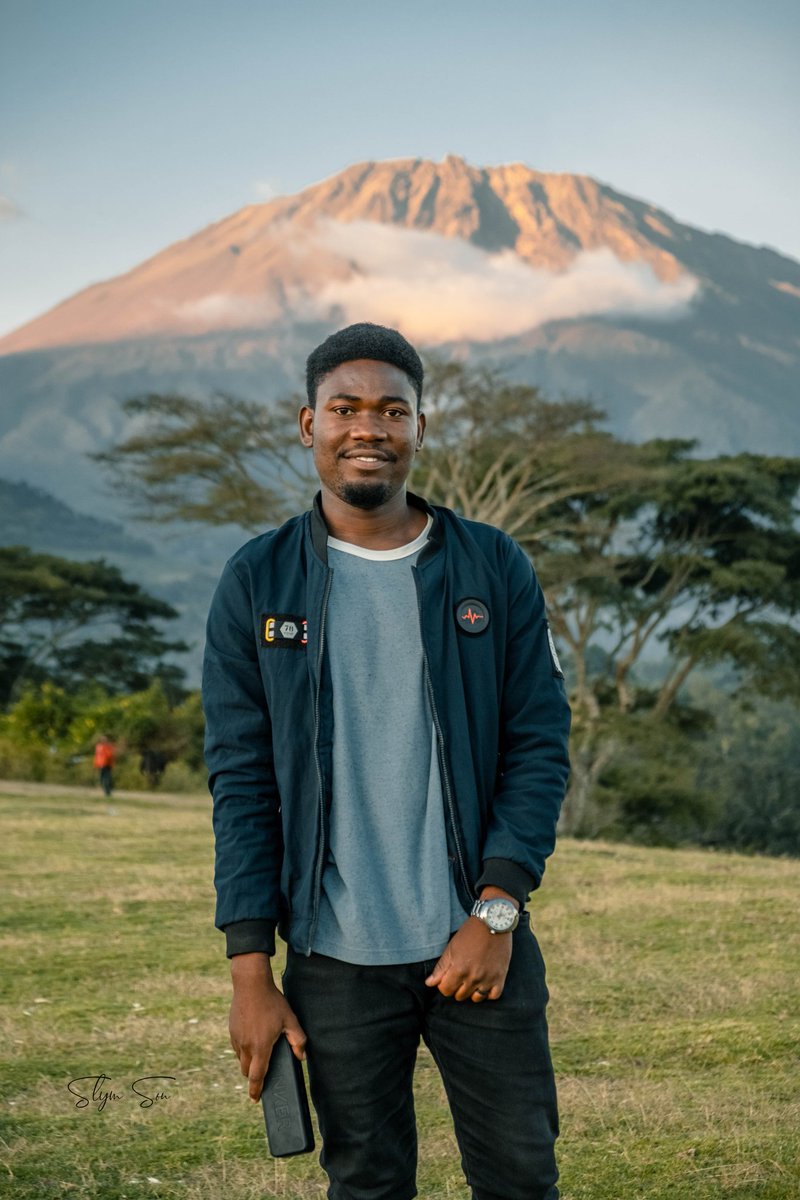 slym_son's tweet photo. Get A Chance To Spend With Me Capture The Best Moments Of Yours While On Mountain #KilimaPunda  With The Best View In Arusha https://t.co/gj1BioUNho