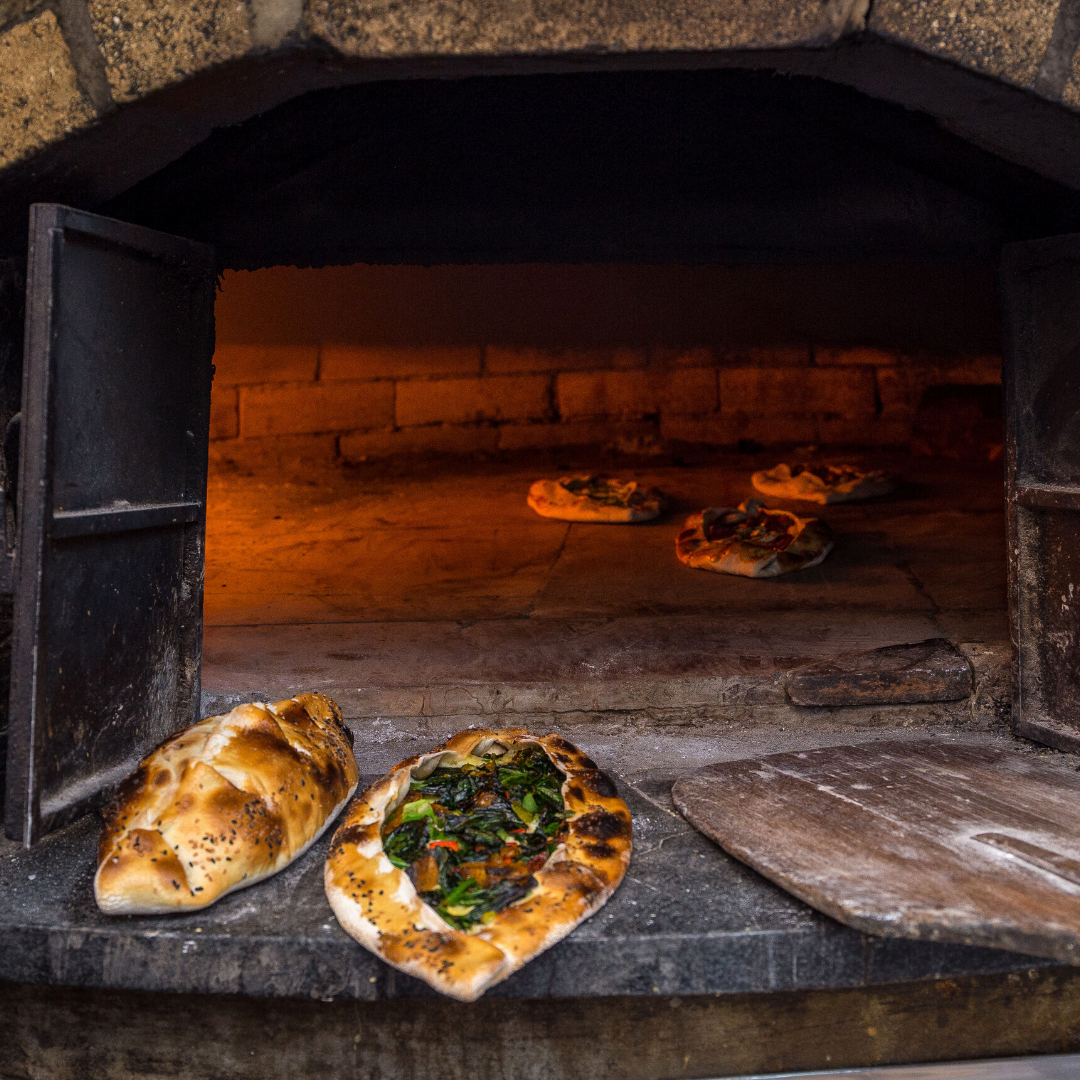 tasrestaurantuk's tweet photo. You know what they say, if you can't handle the heat then get out the kitchen 🔥 Our wood fire oven gives our signature Pide's that delicious, crisp taste that our customers love! 

Reserve a table online via our website here 👉 https://t.co/jycn6rz3kp. https://t.co/NOoE9U5hOj