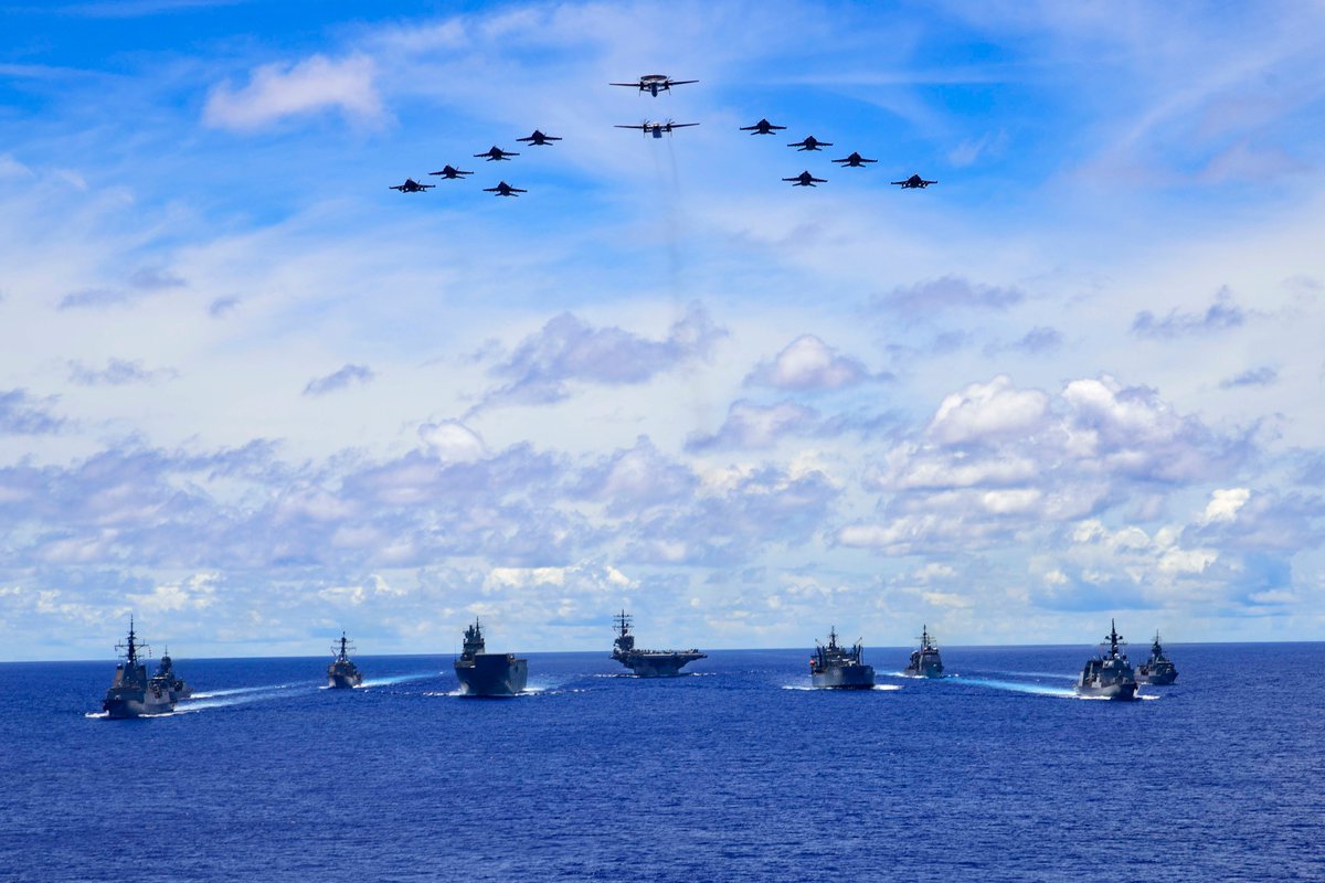 DefenceAust's tweet photo. The 🇦🇺 Task Group has joined the 🇺🇸 and 🇯🇵 in the Philippine Sea prior to transiting to Hawaii for Exercise RIMPAC. An important opportunity to exercise at sea with our close friends in support of our shared views of a prosperous, open &amp; stable region. ➡️ https://t.co/jfieE4J8ga https://t.co/fU6KkqNb4z