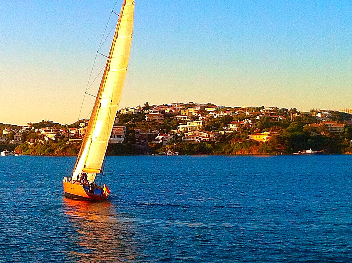 juatmanmenorca1's tweet photo. Lo verdaderamente importante del ✨viaje✨ es el “trayecto”, milla, kilómetro, suspiro o segundo recorrido...no el destino.
Feliz martes...⛵️
#ElVelero #Menorca #Mediterraneamente #viaje #beatiful #happyday #FelizMartes https://t.co/J1r9EDOMnm