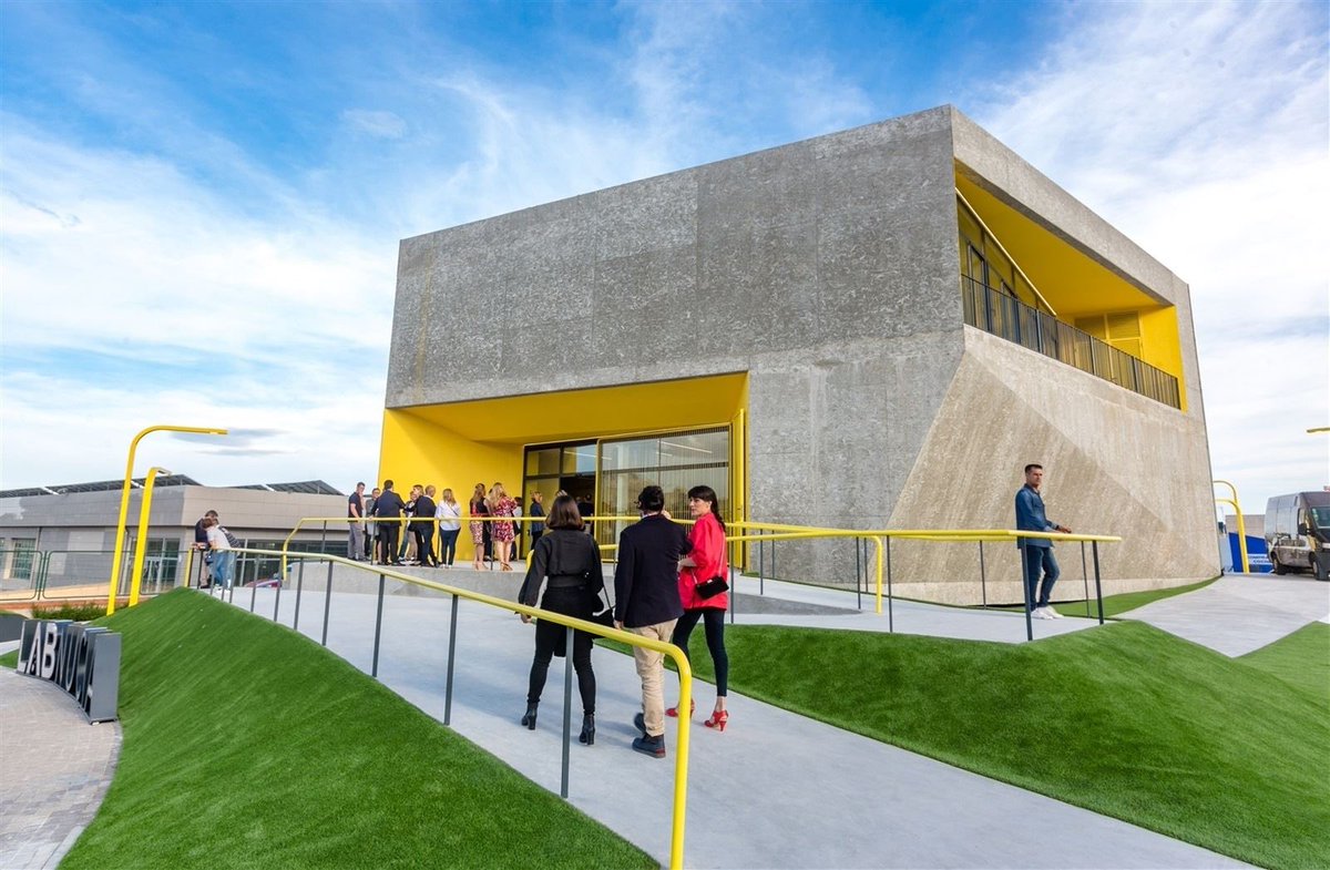 LabNucia's tweet photo. ⭐️El jurado de los prestigiosos premios internacionales @ArchitizerAward ha elegido el Lab_Nucia🔝🔝entre los 5 finalistas a “Mejores Edificios Públicos”👏🏻del mundo en 2020
Votación on-line hasta el 31 de julio.
#MadeByLaNucia
📨 https://t.co/82t4F5MNOm
➕ https://t.co/KwjIsTuKoi https://t.co/NVKxiAmwc7