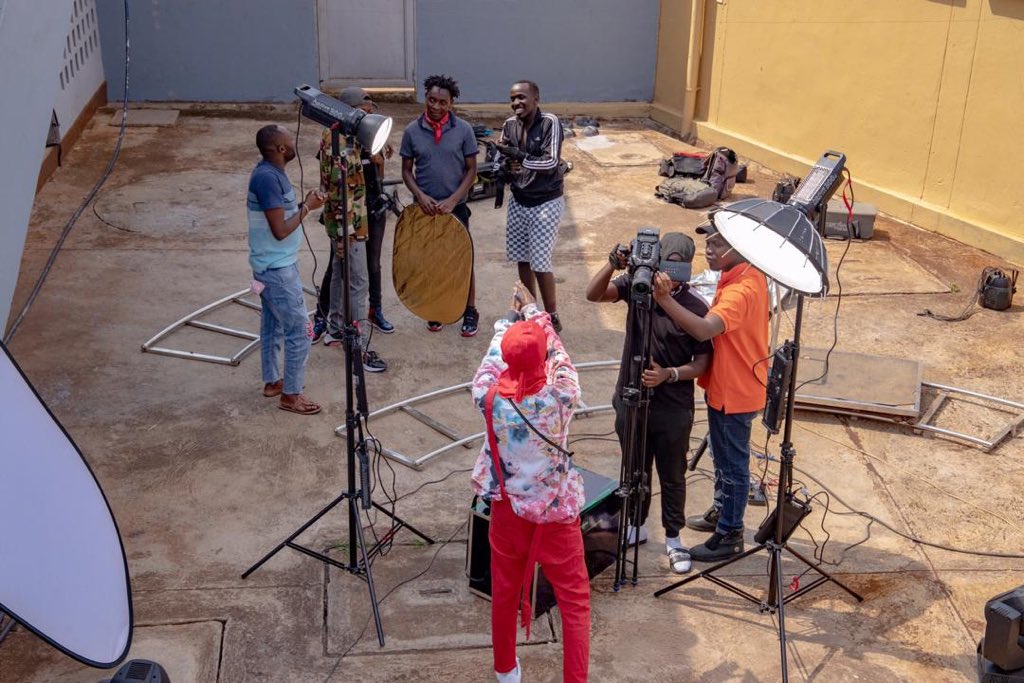 junokizigenza's tweet photo. #MPAFORMULA Video!!! Big Thanks to The Whole Team Behind this Project.. Jah Bless You Fam 
I’m so lucky to have y’all KEEP WATCHING LINK IN MY BIO
📷 by Our very own Tireless Pro @PromesseK14 https://t.co/9UrGcWgYq4