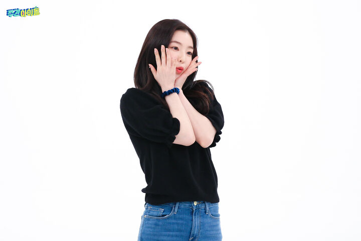5REDVELVET's tweet photo. 200721 MBC Every1 Weekly Idol #IRENE 

#REDVELVET @RVsmtown 
#RedVelvet_IRENE_SEULGI
 https://t.co/n9UhrARj64 https://t.co/kMI5FPuYRq