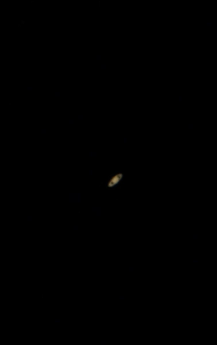 Hier donc, j’ai pu bien évidemment regarder les planètes mais cette fois ci je voulais vraiment les apprécier donc je n’ai prit que quelques photos de Saturne, vouloir prendre des photos nous fait oublier de regarder dans l’oculaire!