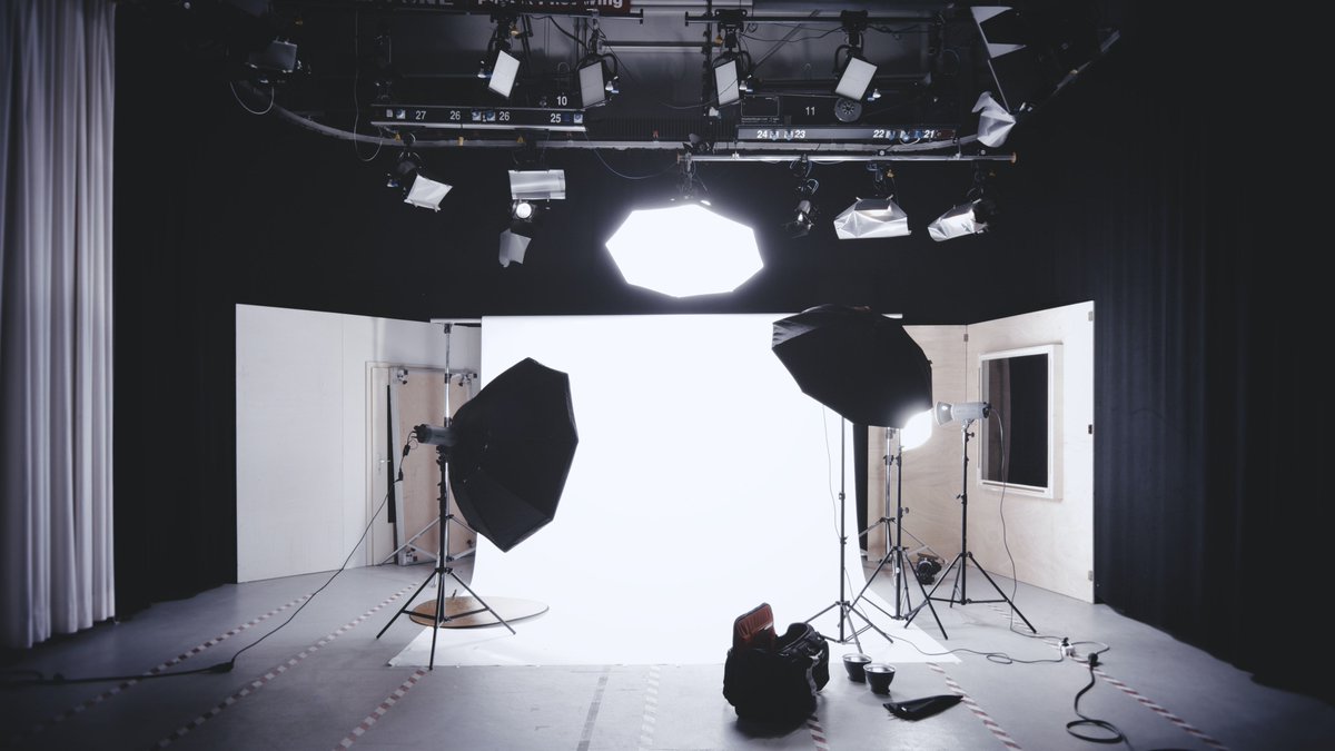 nusuk's tweet photo. Are you a student who requires access to the studio for your studies? Sounds like you deserve compensation for disrupted education due to #COVID19 🤗
This is what you need to do! Join the Complaint Chain for the chance to win a #StudentSafetyNet > https://t.co/yyhS4h9JKu https://t.co/7elIlXye7B