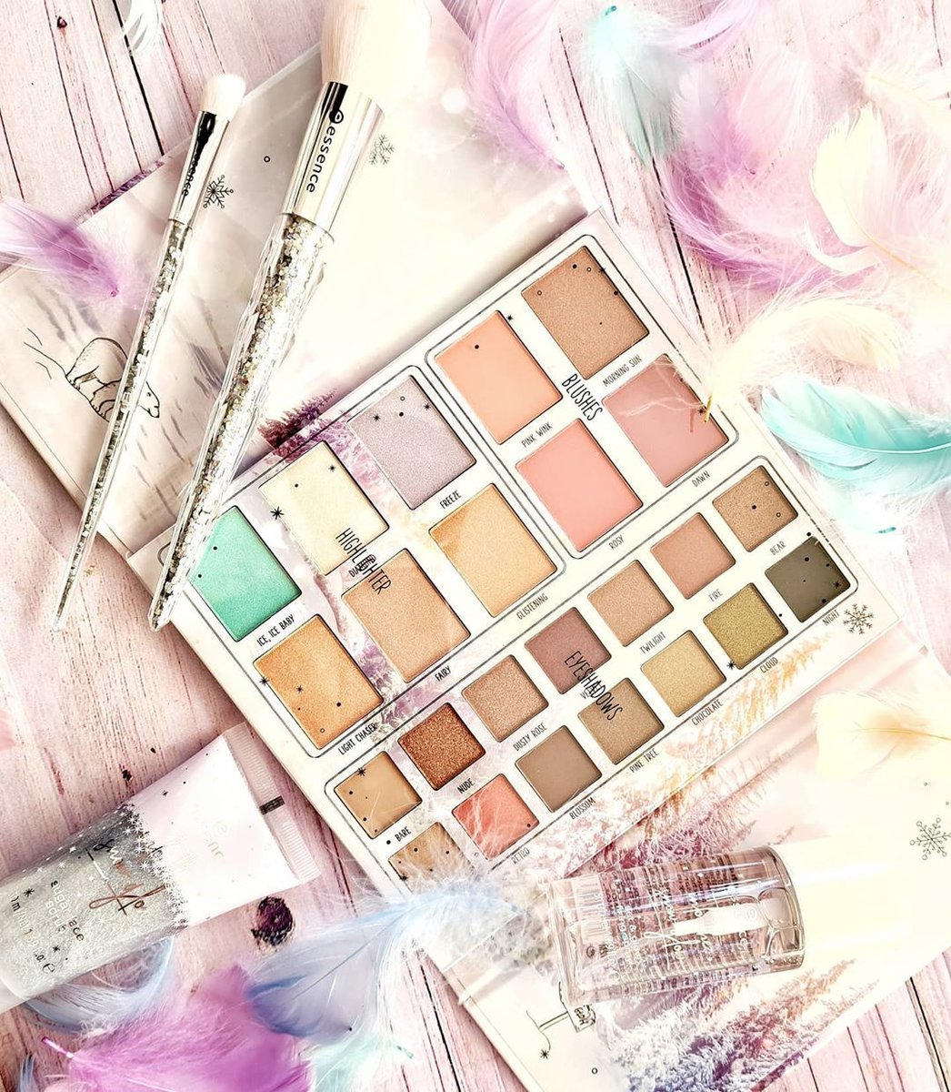 essence_ZA's tweet photo. ❄❄ Into The Snow Glow ❄❄

14 eyeshadow colours, four blush shades and six highlighters, it's also a true all-rounder. https://t.co/lkJUQVwGD7