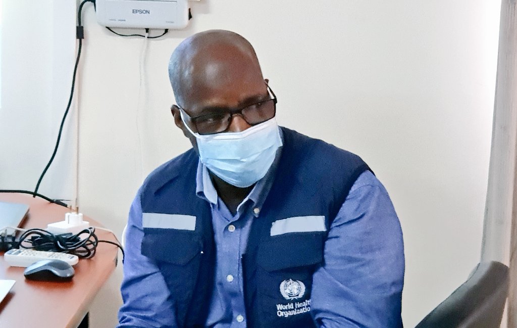 barryrodB's tweet image. #Dakar, Senegal @WHO Country Office. Ongoing briefing session with the Women in charge of daily cleaning. Important to keep them regularly posted about information related to #COVID19 Pandemic situation. Opportunity to ask questions &amp;amp; define Role &amp;amp; responsabilty.