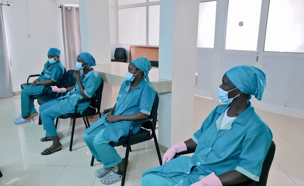 barryrodB's tweet image. #Dakar, Senegal @WHO Country Office. Ongoing briefing session with the Women in charge of daily cleaning. Important to keep them regularly posted about information related to #COVID19 Pandemic situation. Opportunity to ask questions &amp;amp; define Role &amp;amp; responsabilty.