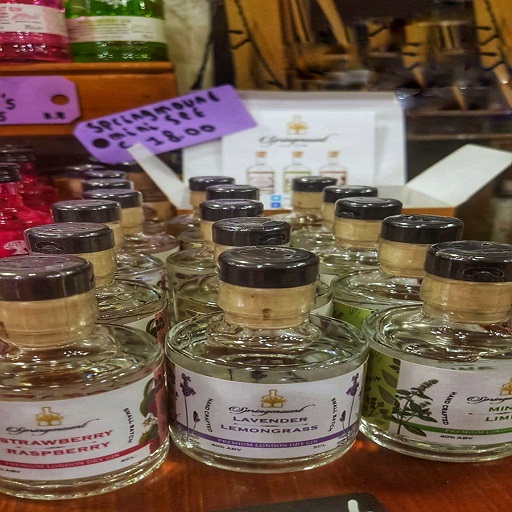 SpringmountG's tweet image. Did you know that @derbyhousefoodhall   have a HUGE range of local produce, fresh veg and fruit, and a butcher counter? They also stock their most local gin - us! 🍸❤️

#springmoutspirits #springmountgin #supportlocal #buylocal #parboldgin #parboldspirits #smallbusiness