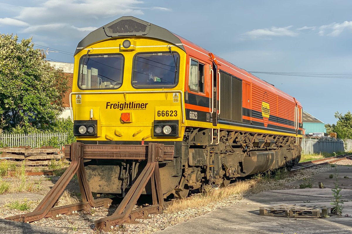 Roads_And_Rails's tweet photo. Class 66, 66623 At Midland Road, Leeds #class66 #freight #freightuk #freightliner https://t.co/1dFjOoCHE9